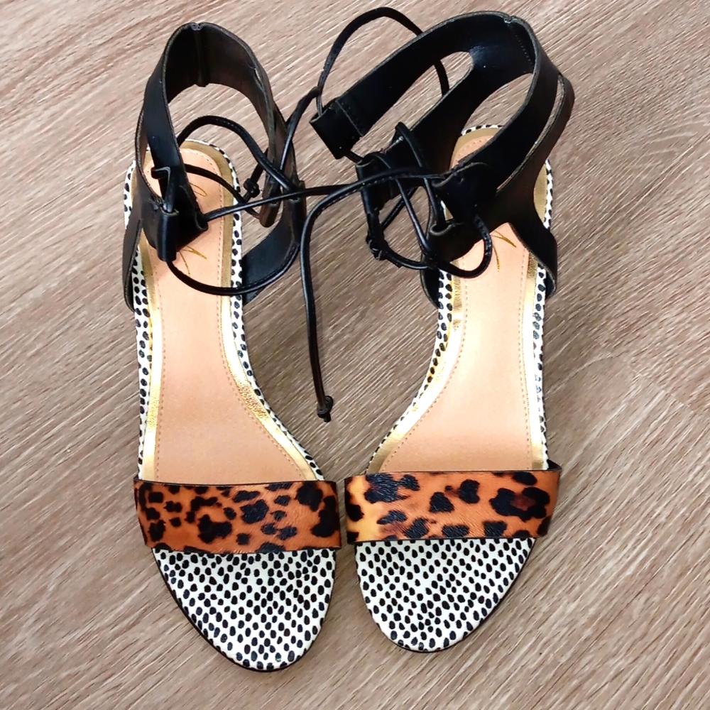 Brand New Nordstrom shoe, same shoe in Gold/ nude also. Bundle For Shipping.
